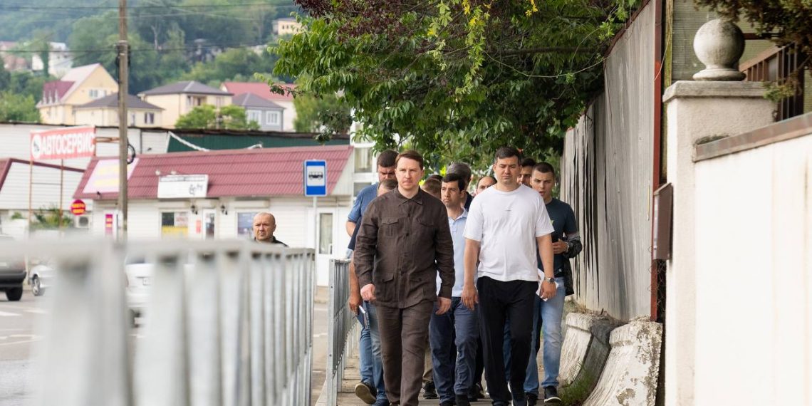 Копайгородский провел обход улиц у границы с Абхазией