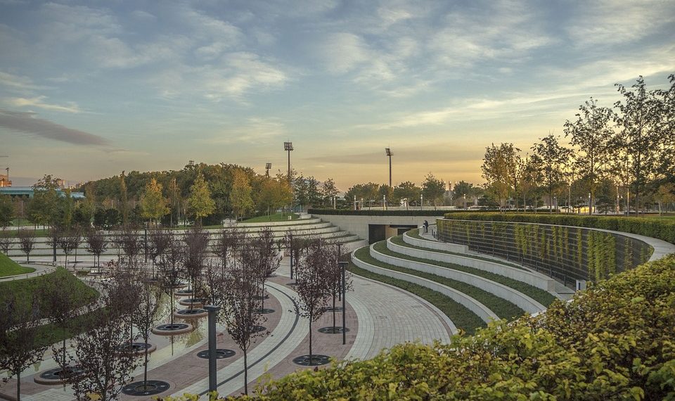 В Краснодаре голая женщина разгуливала по парку Галицкого