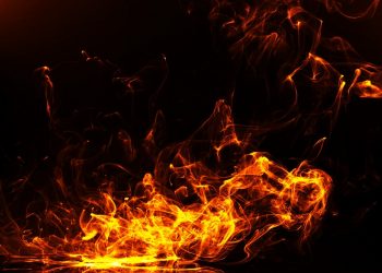 Из горящего 16-этажного дома в Анапе эвакуировали 17 человек