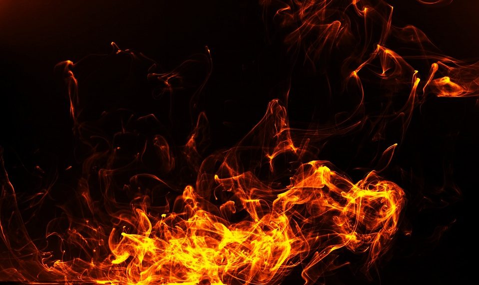 Из горящего 16-этажного дома в Анапе эвакуировали 17 человек