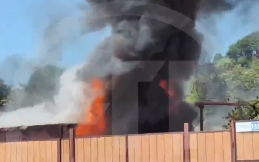 В Сочи произошел пожар в частном доме на улице Костромской