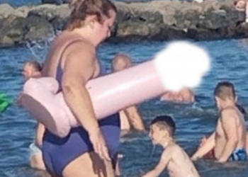 «Целый день они купались»: в Новороссийске обнаружили отдыхающую с весомым символом плодородия