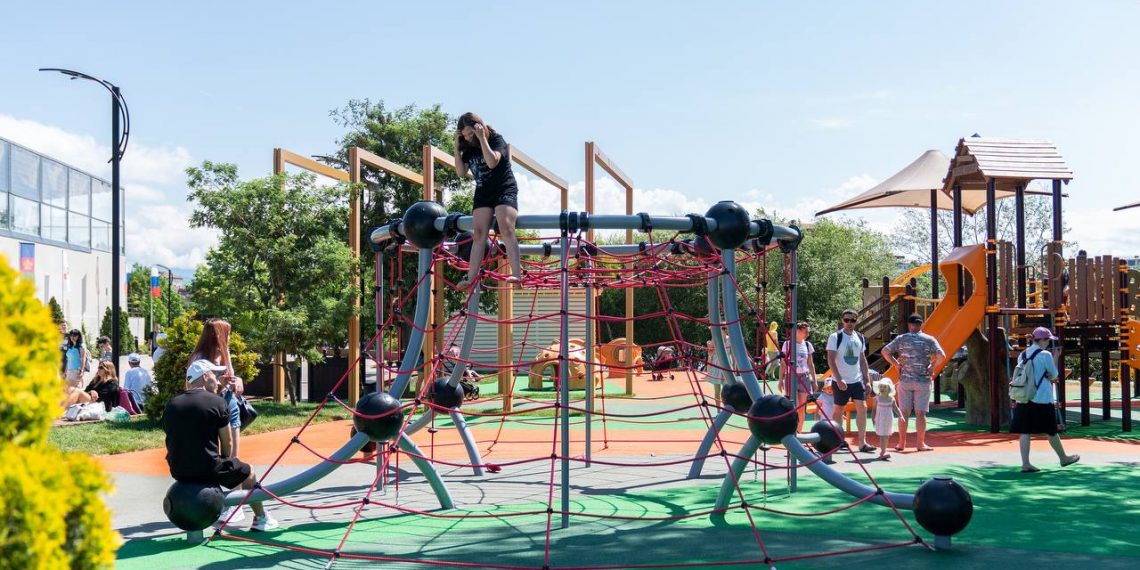 Копайгородский: количество детских и спортивных площадок на пляжах увеличили до 60