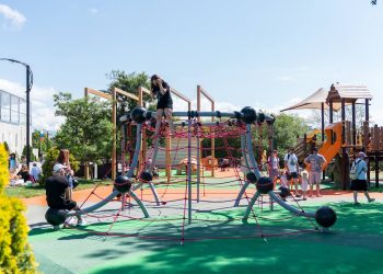 Копайгородский: количество детских и спортивных площадок на пляжах увеличили до 60