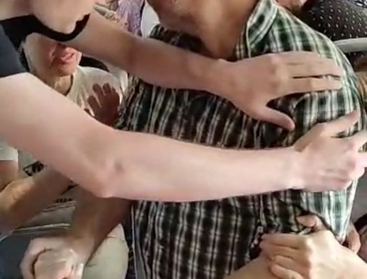 В Сочи полиция разыскивает пассажира, чесавшего свои гениталии в автобусе