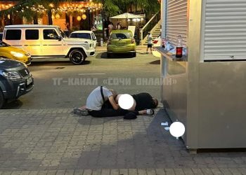 В Сочи запечатлели необычную скульптуру из человеческих тел