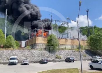 В Сочи загорелась трансформаторная подстанция