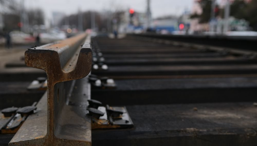 Из-за скопления воды в Краснодаре остановились четыре трамвая