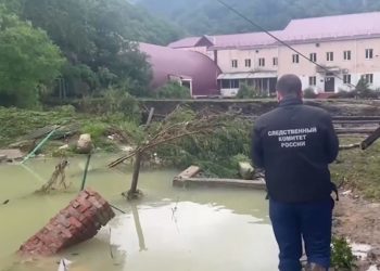 Трое пропавших на Кубани находились в снесенном в море доме, а четвертый – в авто