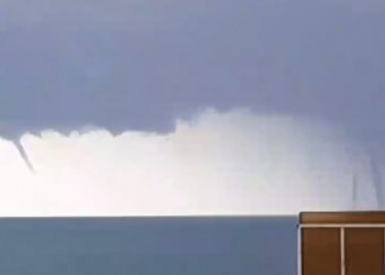 Над морем в Туапсинском районе заметили сразу три смерча