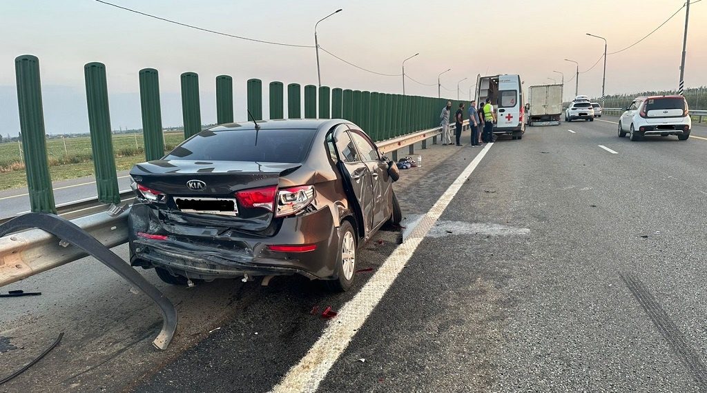 В ДТП с Kia и «Газелью» на Кубани пострадали двое детей и женщина