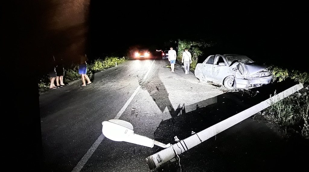 В ДТП на Кубани пострадали парень и 16-летняя девушка