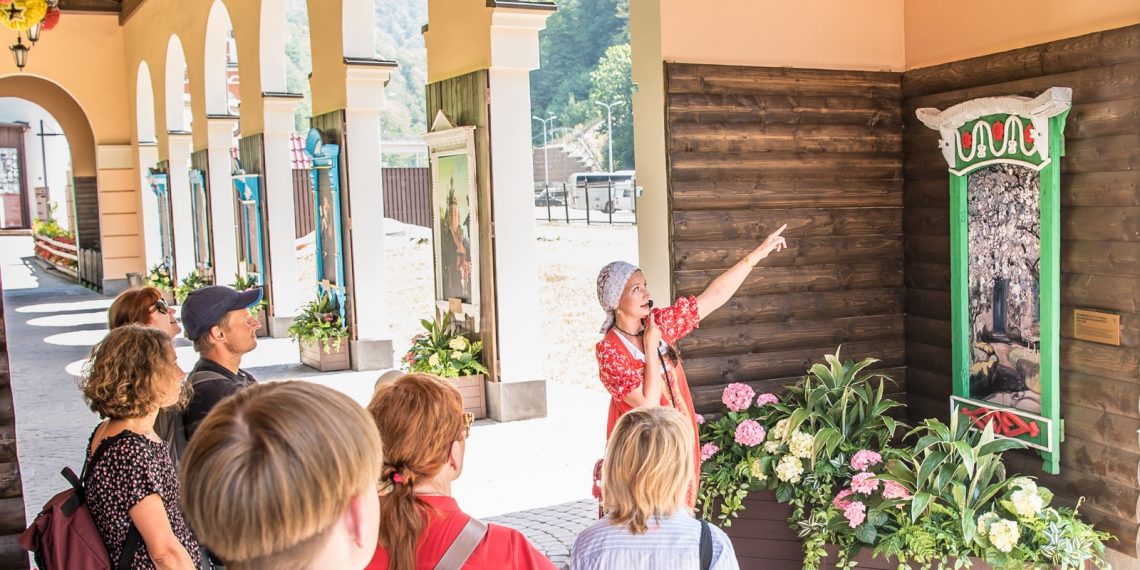 Выставка старинных резных наличников открылась на курорте «Роза Хутор»