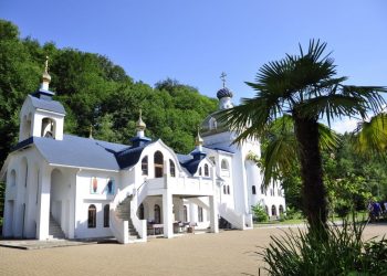 Троице-Георгиевский женский монастырь в Сочи просит о помощи в покупке земли