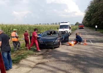 На Кубани мужчина опрокинулся на Volvo и попал в больницу