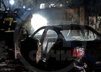 Сочинец лишился иномарки во время ее ремонта