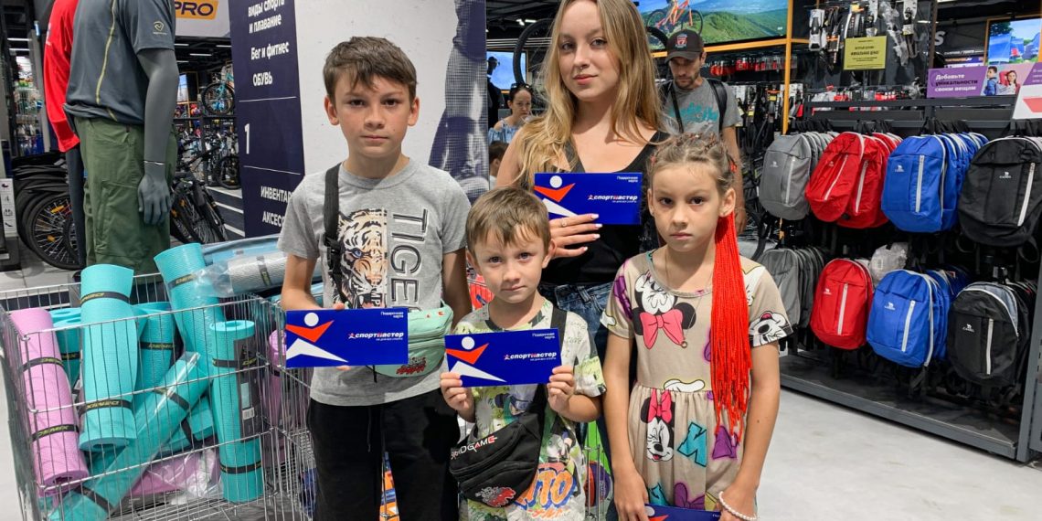 Депутат ЗСК Борис Юнанов поддержал акцию «Собери ребенка в школу»