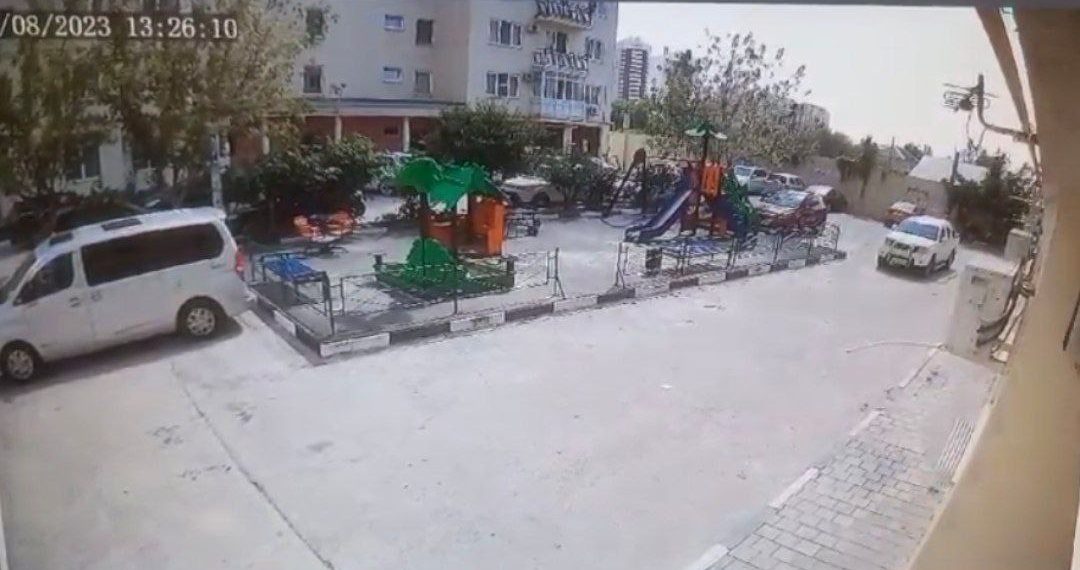 Пропавшую в Анапе девочку в желтом сарафане мог увезти белый кабриолет