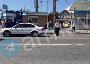 В Армавире автомобиль сбил женщину с ребенком