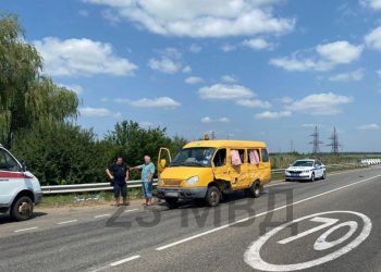 В ДТП с микроатобусом на Кубани погиб 15-летний подросток