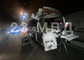 В ДТП с грузовиком и автобусом в Сочи пострадал пассажир