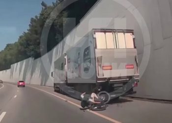 Момент ДТП с велосипедистом и фурой в Сочи попал на видео