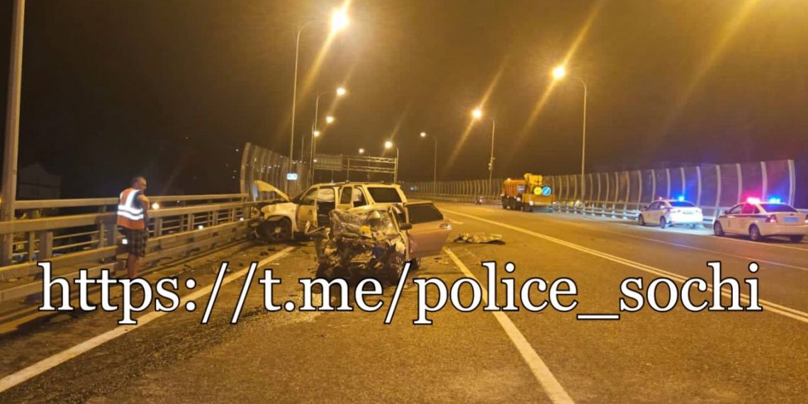 В Сочи водитель «Лады» врезался в Chevrolet и погиб