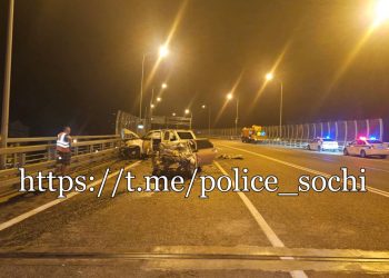 В Сочи водитель «Лады» врезался в Chevrolet и погиб