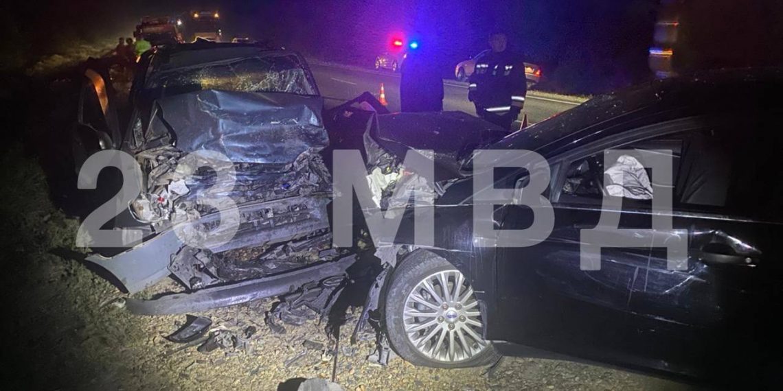 В ДТП на Кубани пострадали пятеро взрослых и 17-летний подросток