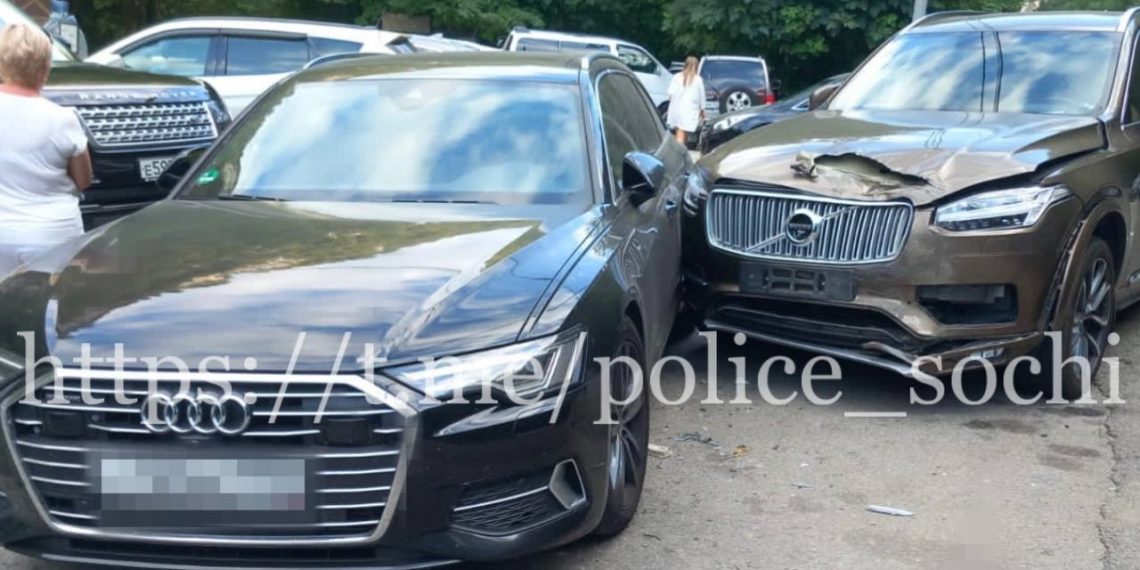 В ДТП в Адлерском районе Сочи пострадали двое взрослых и трое детей