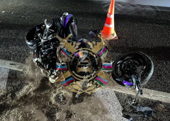 На Кубани мотоциклист без прав врезался в Renault