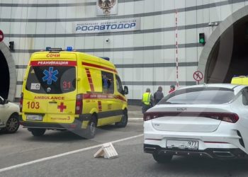 В Сочи легковушка сбила мотоциклиста