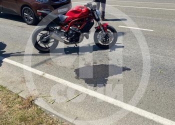 В Сириусе водителя мотоцикла после столкновения со столбом госпитализировали в больницу