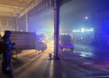 В Краснодаре больше 11 часов тушили горящие склады