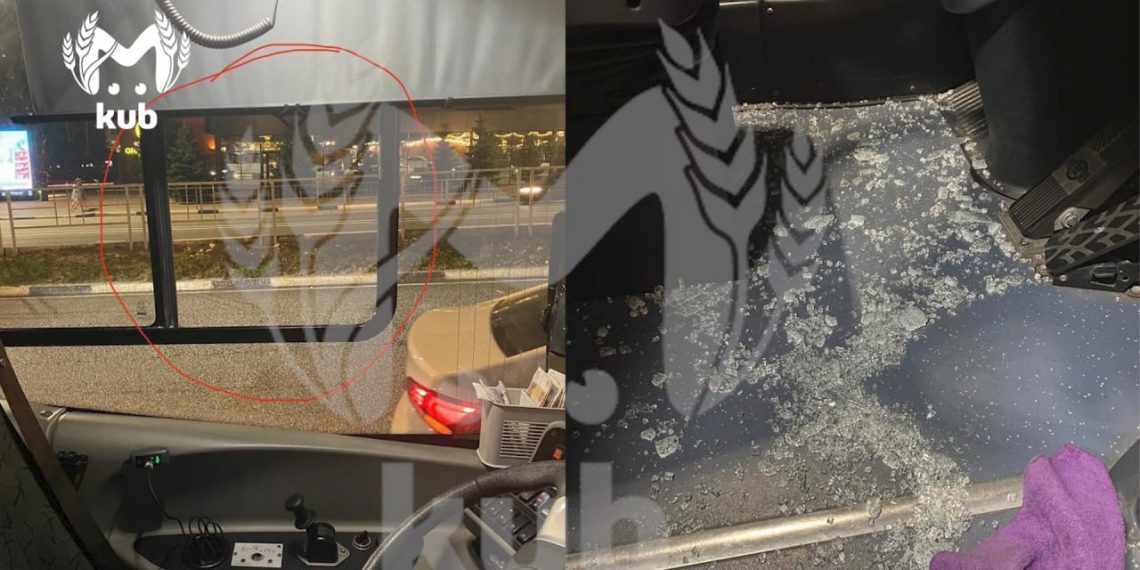 На Кубани парень разбил стекла автобуса, в котором водитель удерживал его девушку