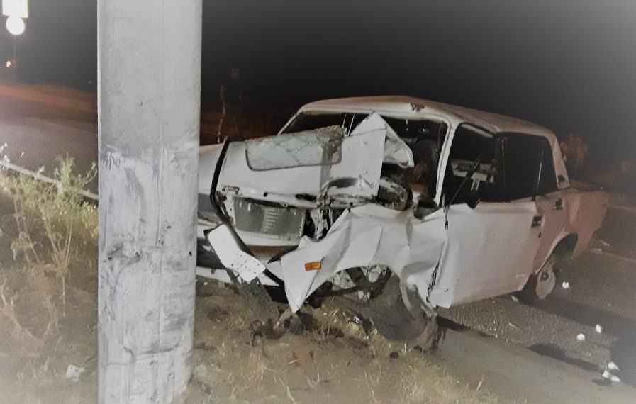 На Кубани водитель «семерки» врезался в столб и погиб