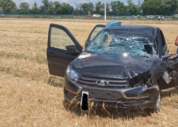 На Кубани 72-летний водитель «Лады» врезался в грузовик и попал в больницу