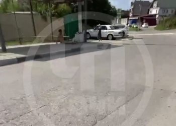 В Сочи мужчина кричал, что не может найти мать, и просил, чтобы его убили