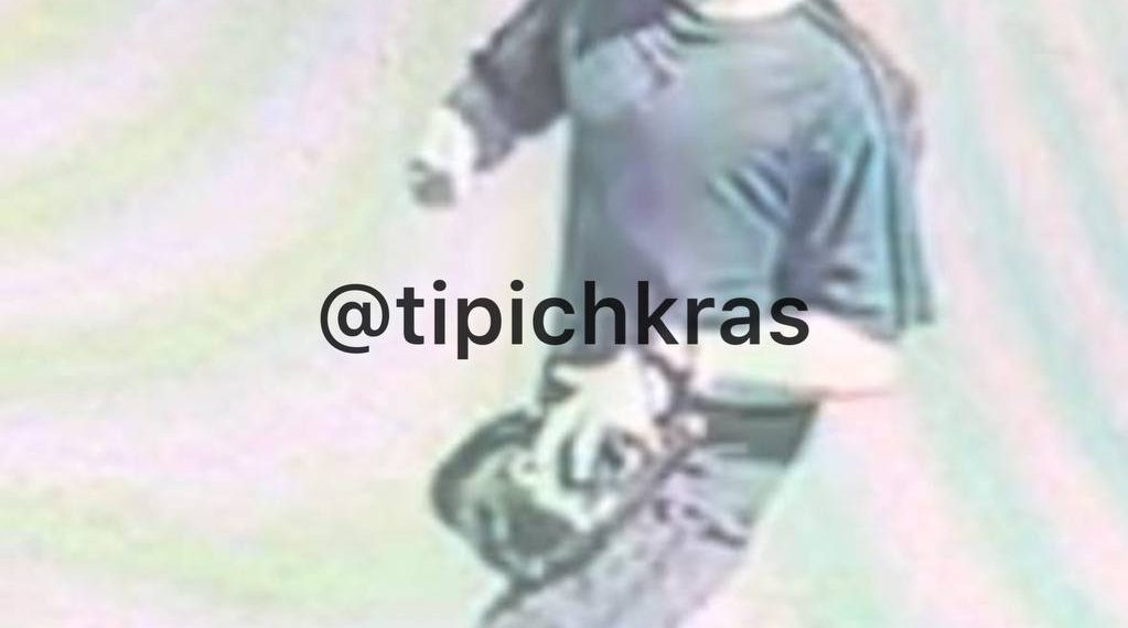 Мужчина в белой панаме нападает на женщин в Краснодаре