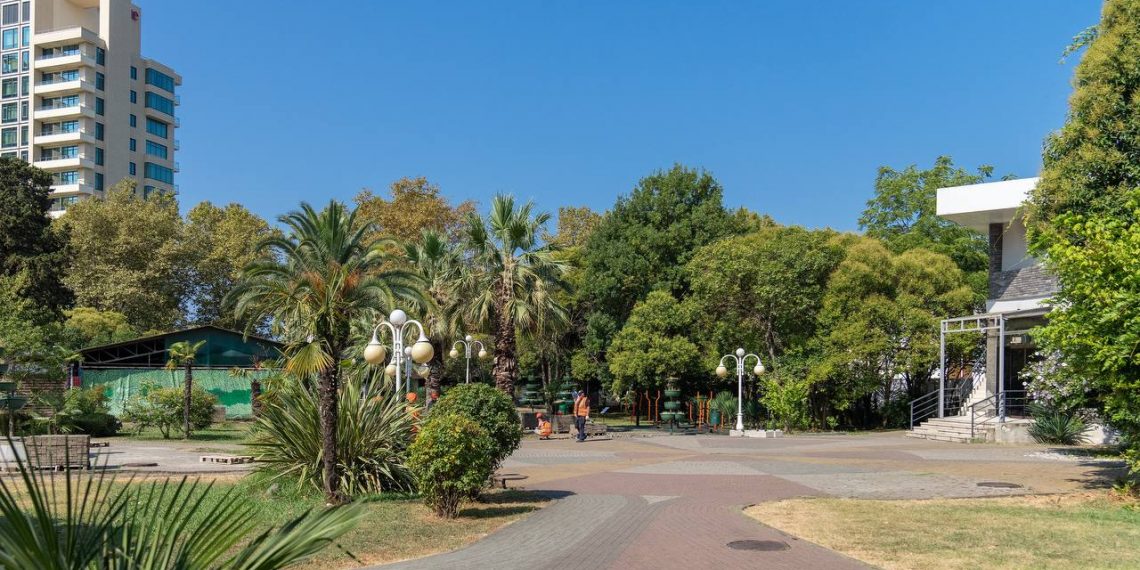 На улице Орджоникидзе в Сочи восстанавливают «Луна-парк»