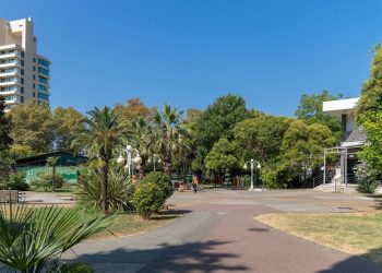 На улице Орджоникидзе в Сочи восстанавливают «Луна-парк»