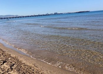 На пляже в Сочи утонула женщина