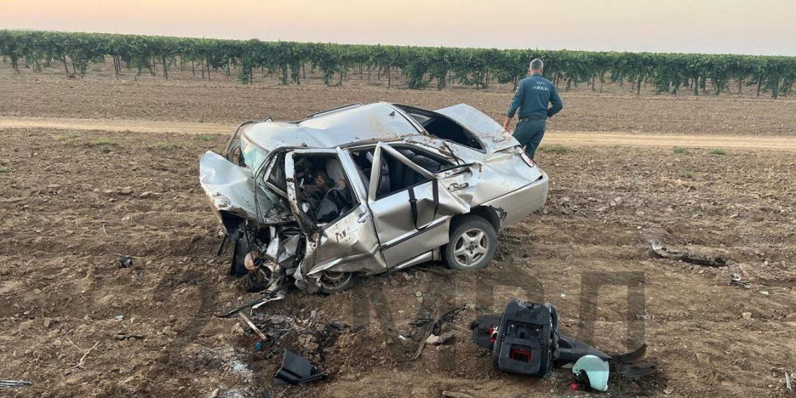 В Темрюкском районе Кубани на трассе в массовом ДТП погибли четыре человека