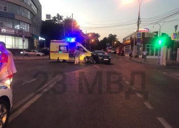 Два человека пострадали в Краснодаре в ДТП с участием машины «скорой помощи»