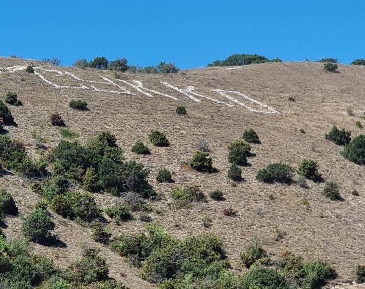 Под Анапой с горы убрали огромное бранное слово