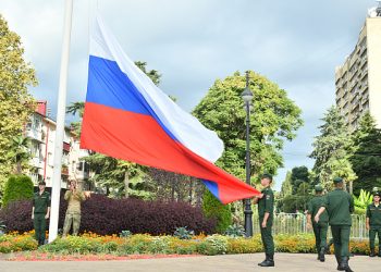 В Сочи начали праздновать День флага России