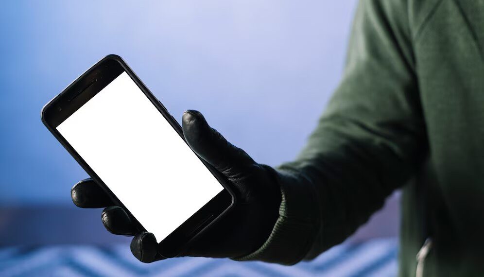 В Сочи у майора ДПС во время отдыха на пляже украли удостоверение и айфон