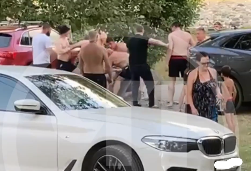 В Сочи на берегу реки зафиксировали массовую драку с участием беспокойных отдыхающих