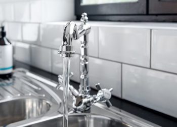 Жителям Краснодара вернули воду, отключенную из-за коммунального ЧП