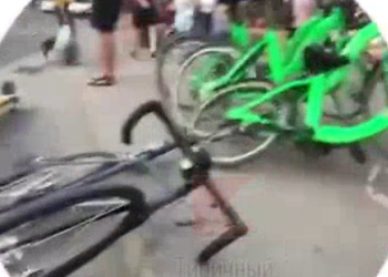 В Краснодаре велосипедист получил нож в бедро от автомобилиста